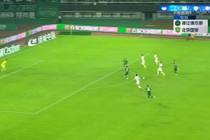 國安2-0領(lǐng)先浙江！曹永競接隊友搶斷傳球，冷靜低射破門