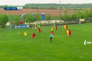 禁區(qū)內犯規(guī)送點！羅馬尼亞球員點射破門，U16國足0-2落后羅馬尼亞U16